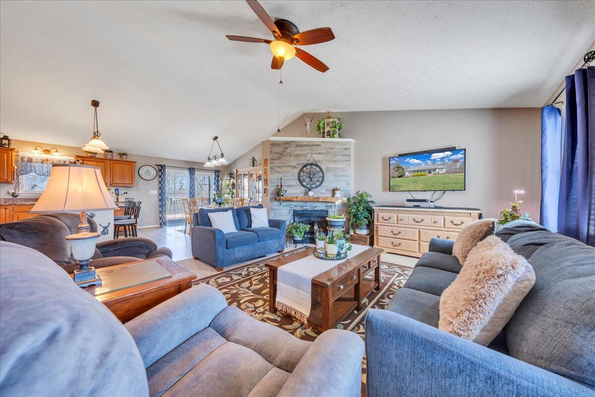 2281 Smith Mountain Lake Pkwy