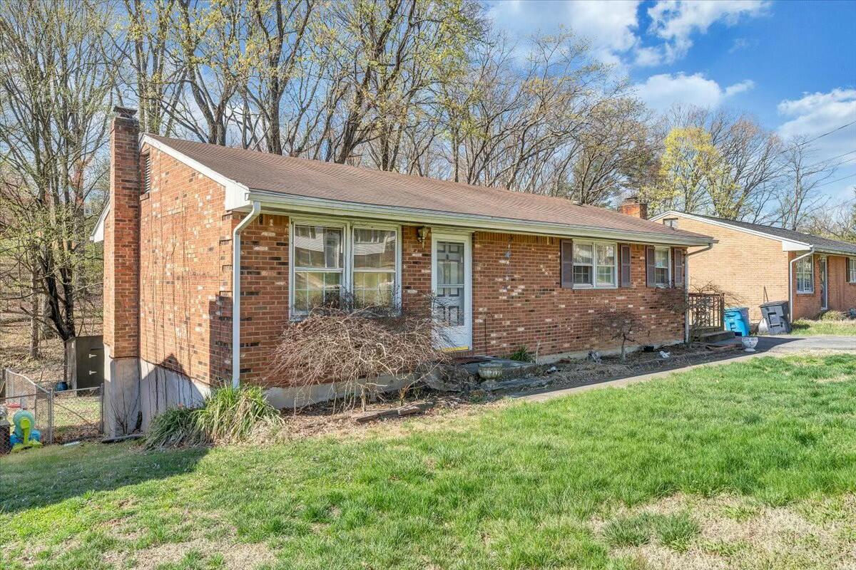 822 Brownwood DR NW
