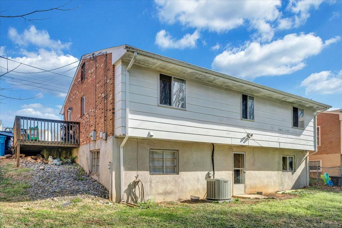 822 Brownwood DR NW