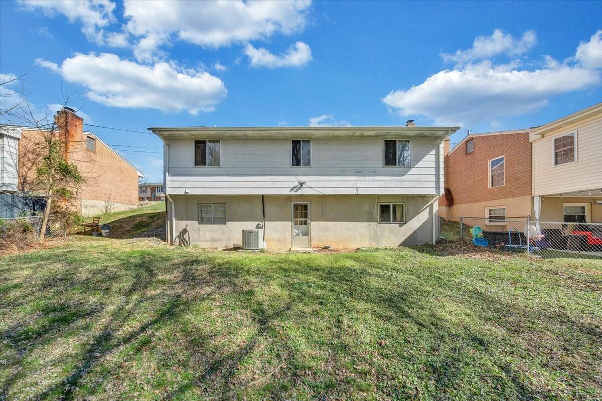 822 Brownwood DR NW