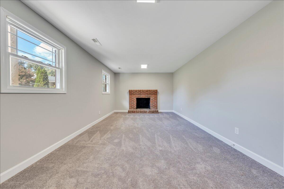 1048 Grove LN