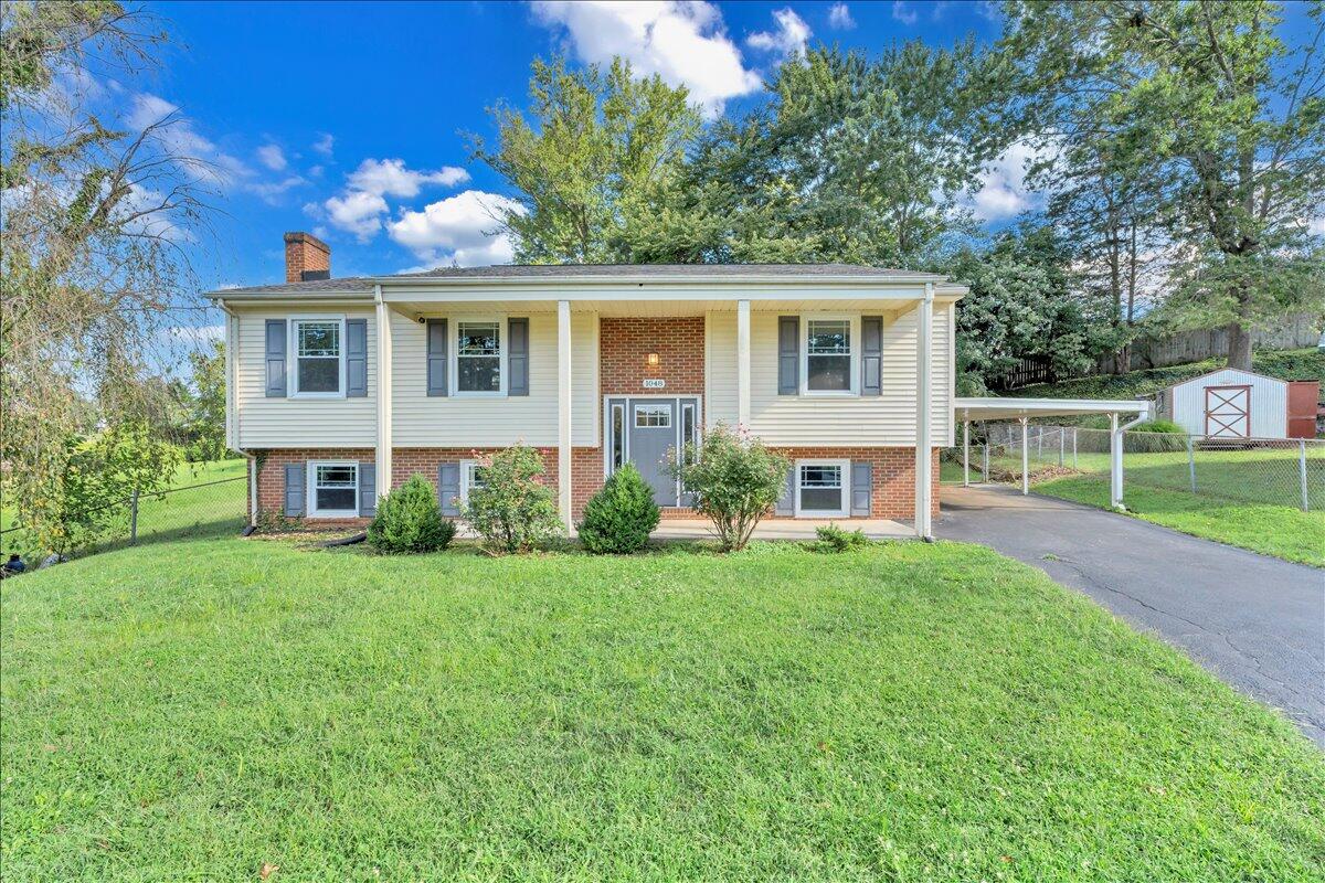 1048 Grove LN