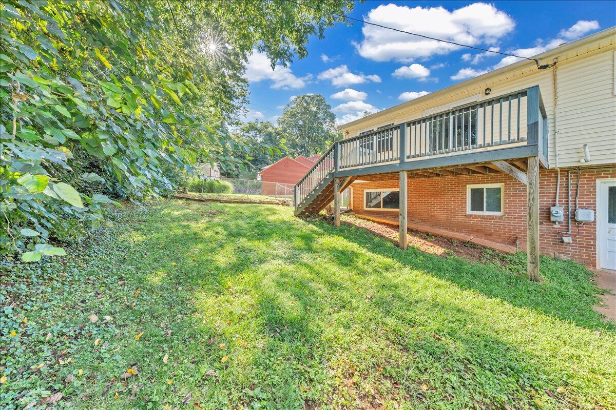 1048 Grove LN