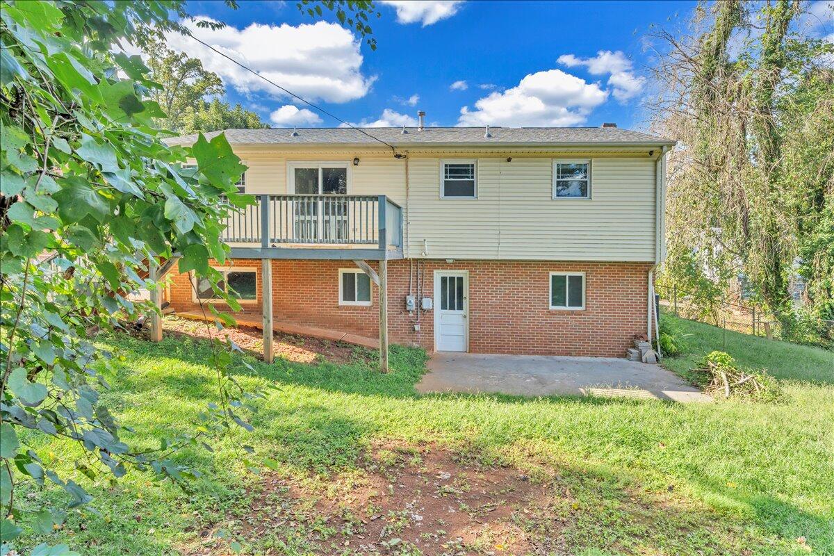 1048 Grove LN