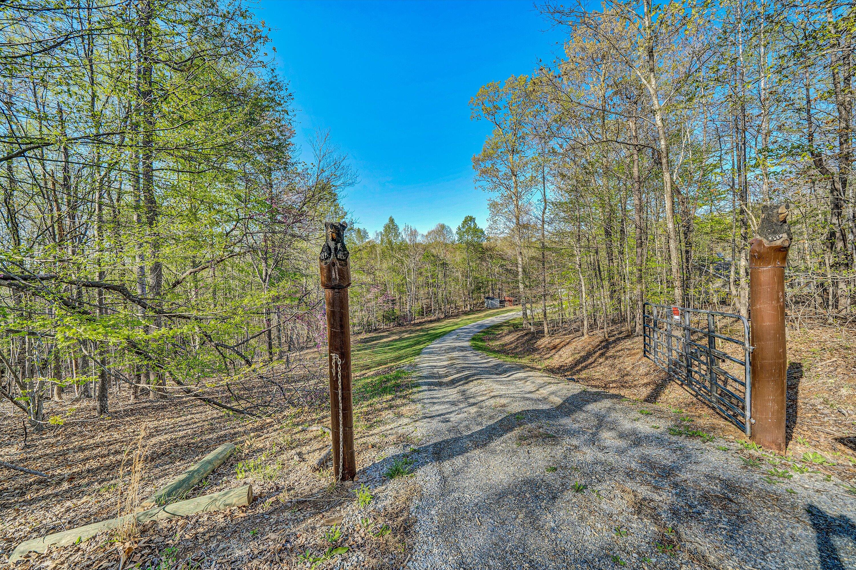 3136 White House RD