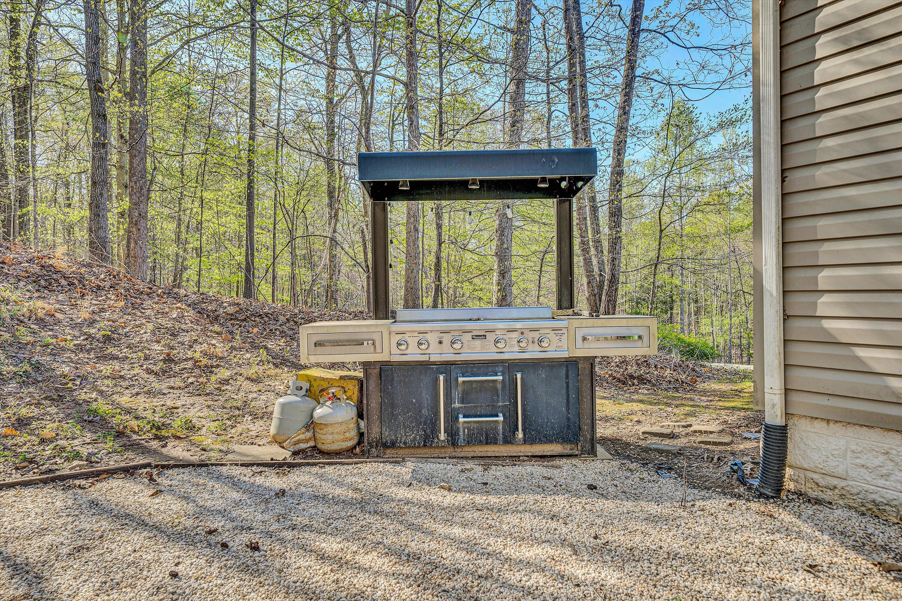 3136 White House RD