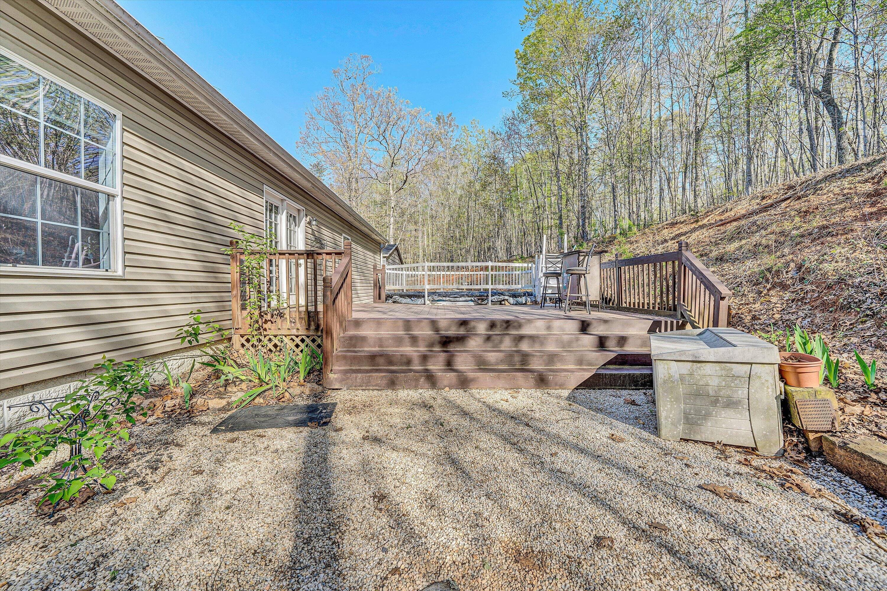 3136 White House RD