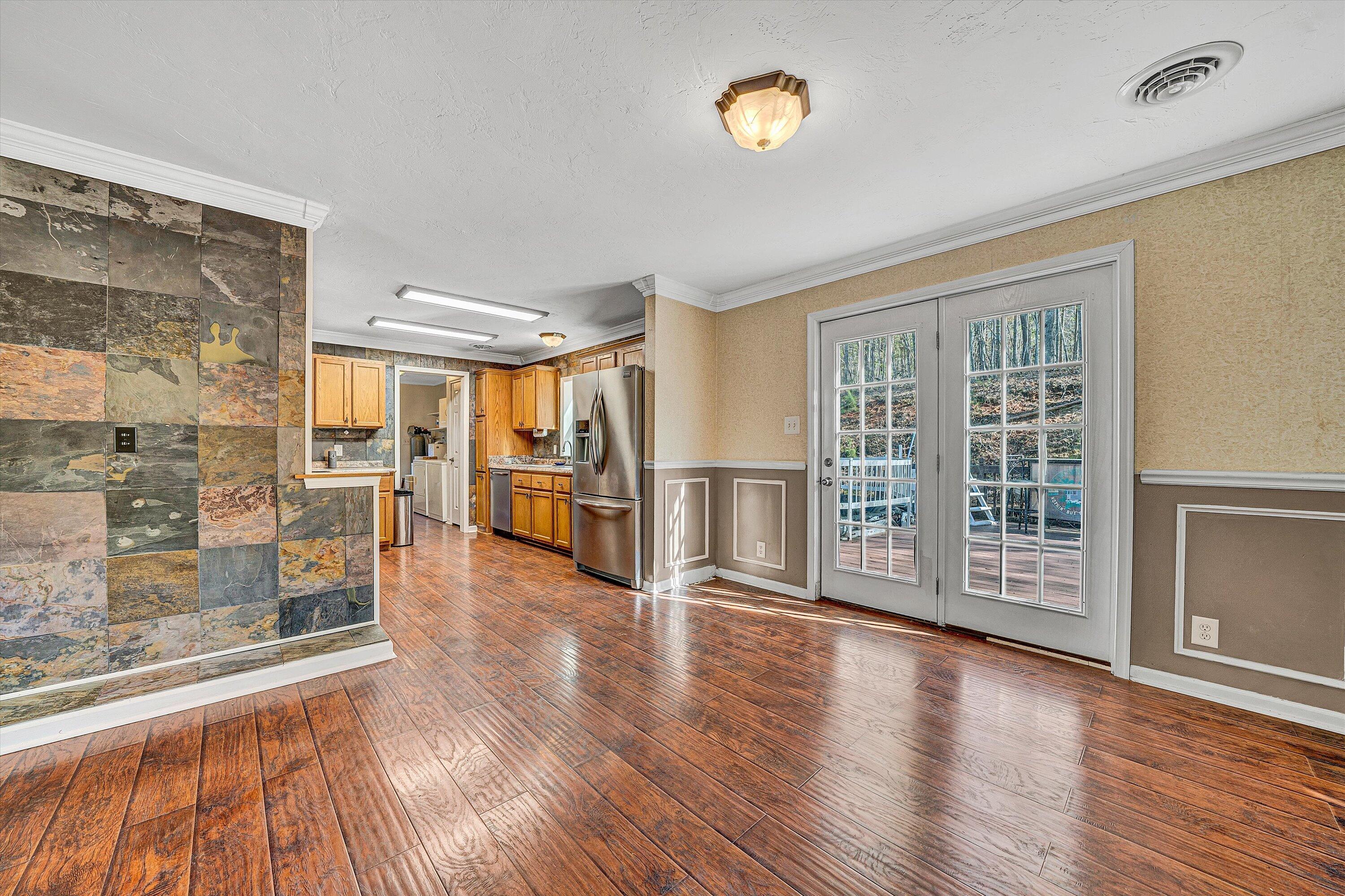 3136 White House RD
