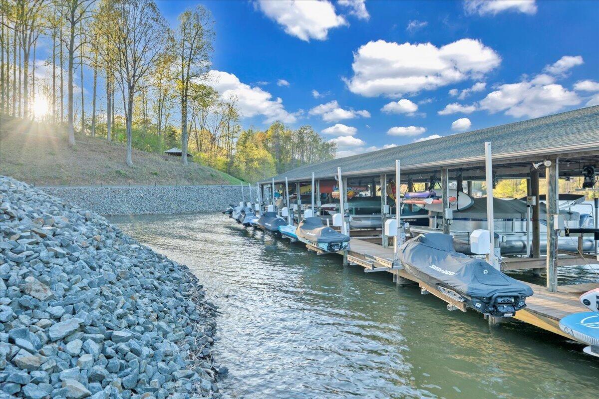 231 Mountain Cove DR Unit: 5