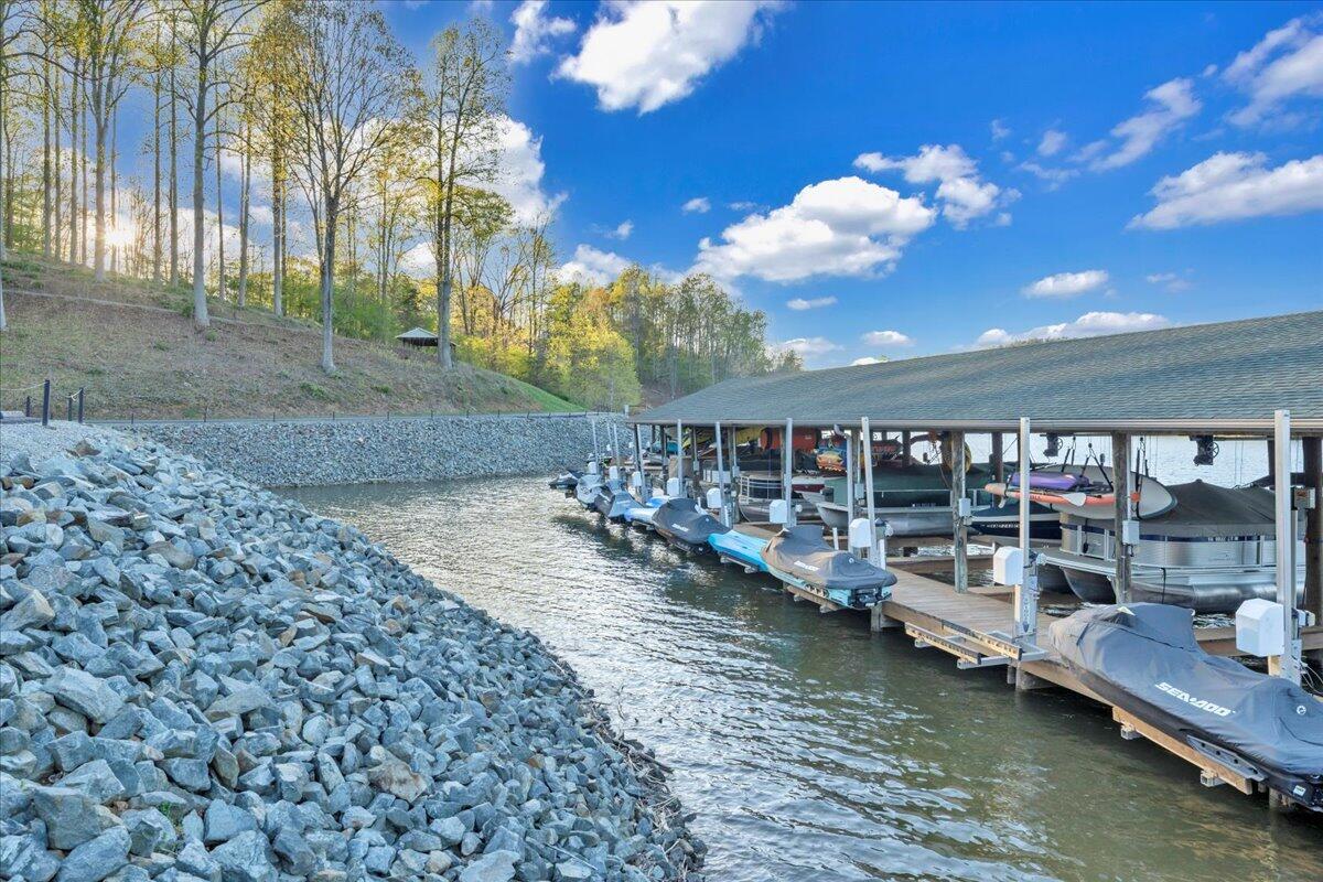 231 Mountain Cove DR Unit: 5