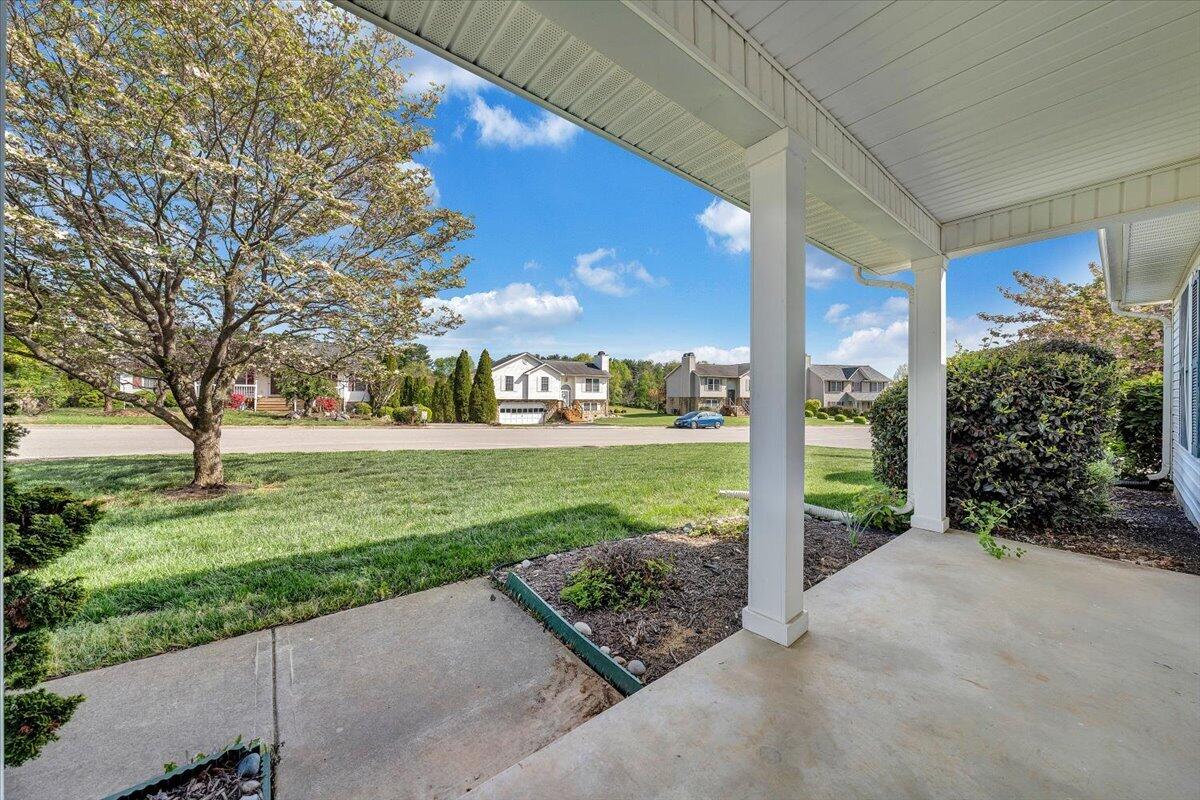 2412 Bloomfield AVE