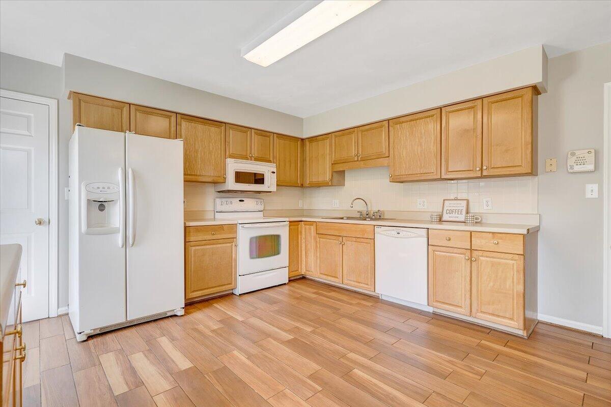 2412 Bloomfield AVE