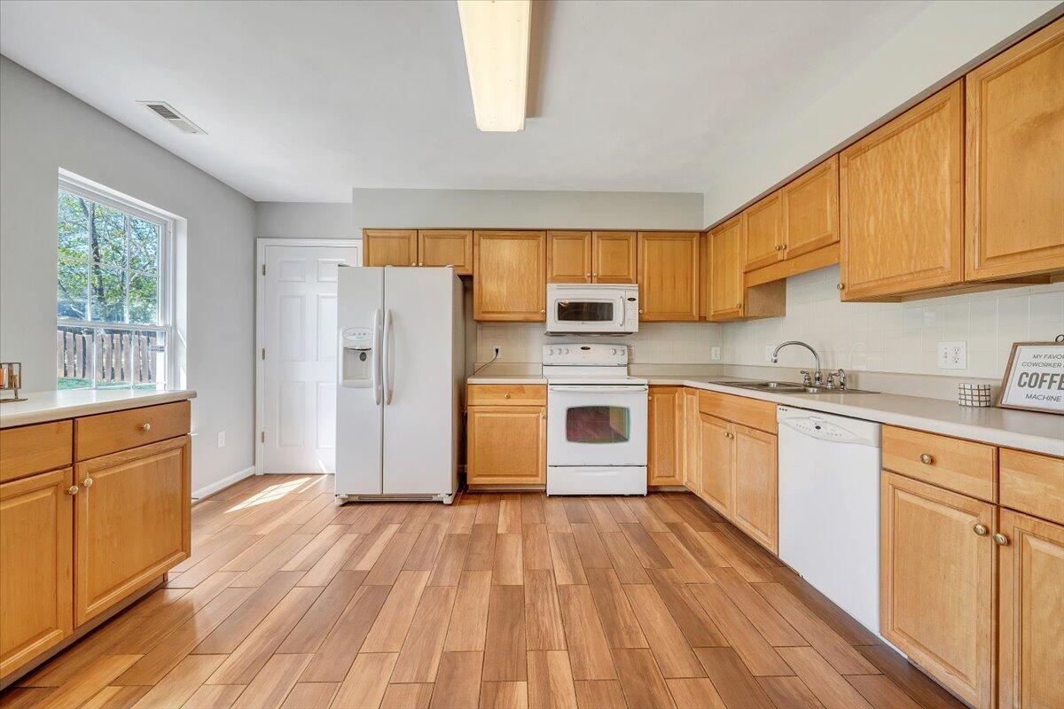 2412 Bloomfield AVE