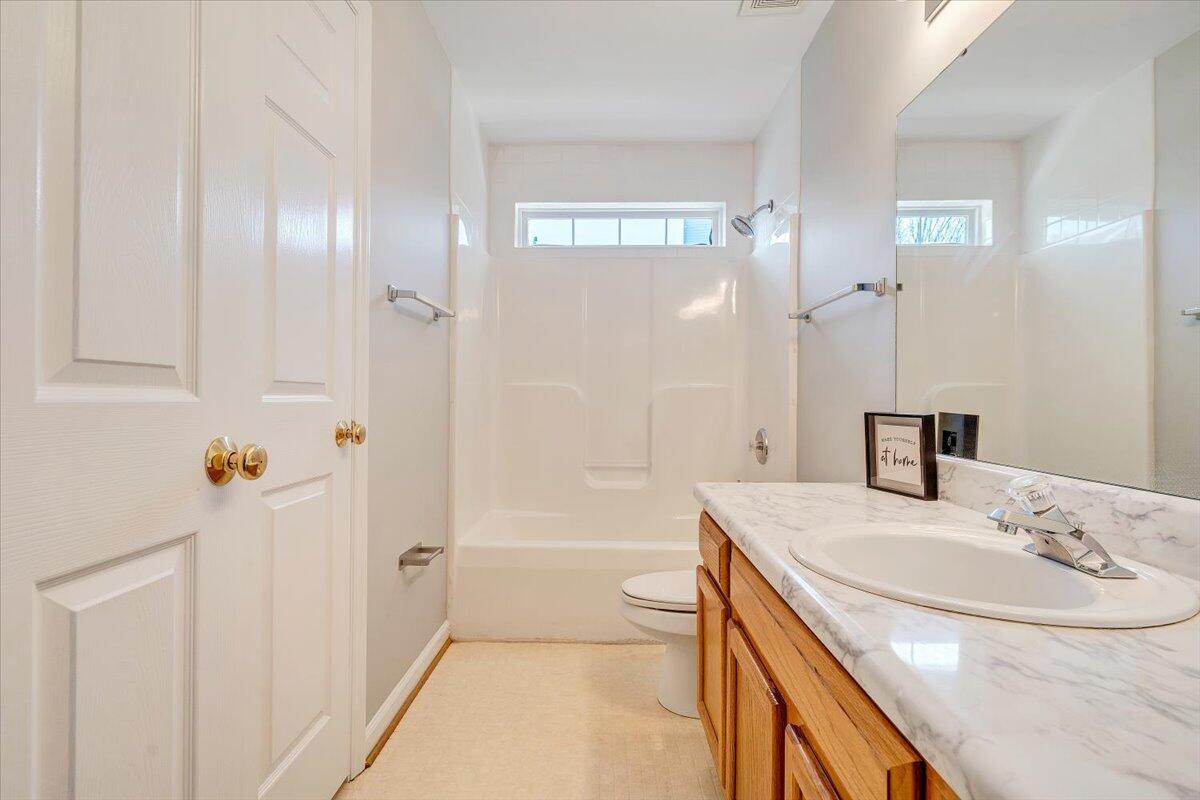 2412 Bloomfield AVE