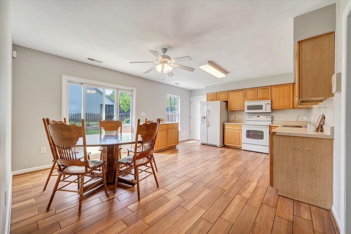 2412 Bloomfield AVE