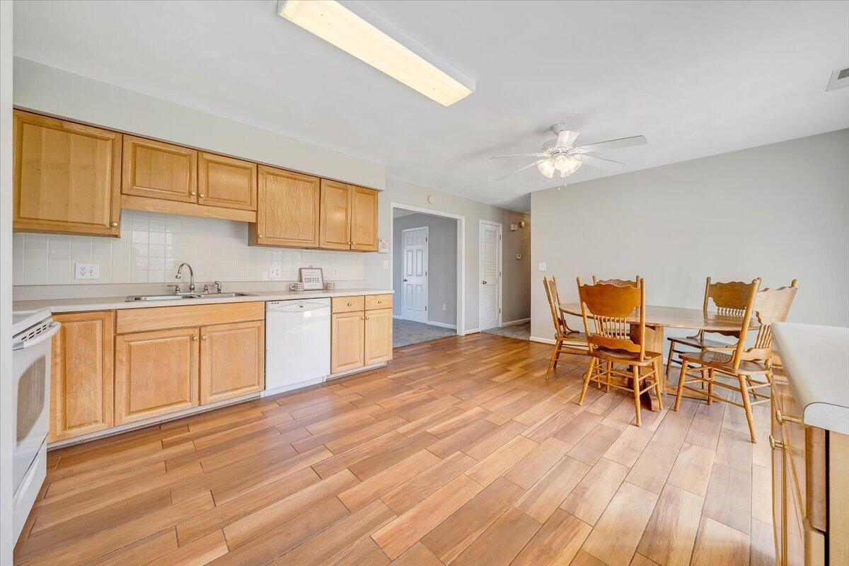 2412 Bloomfield AVE