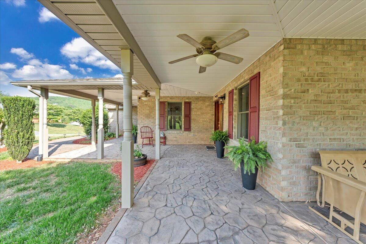 3924 Poplar Grove DR