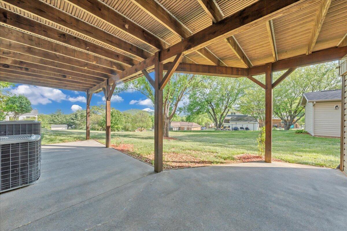 3924 Poplar Grove DR