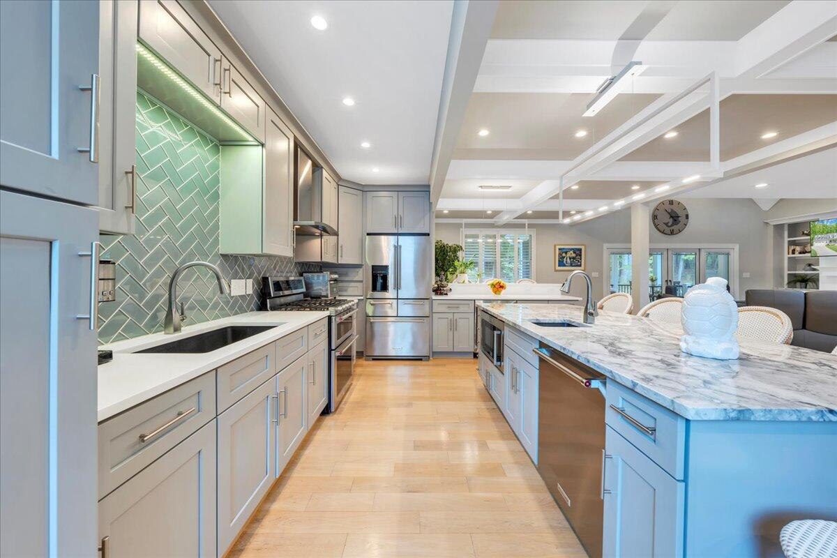 400 Heather LN
