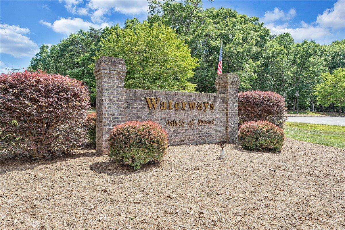 400 Heather LN