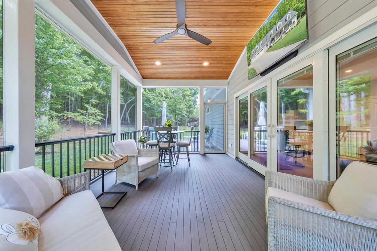 400 Heather LN