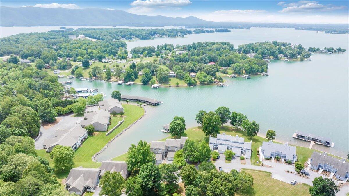 400 Heather LN