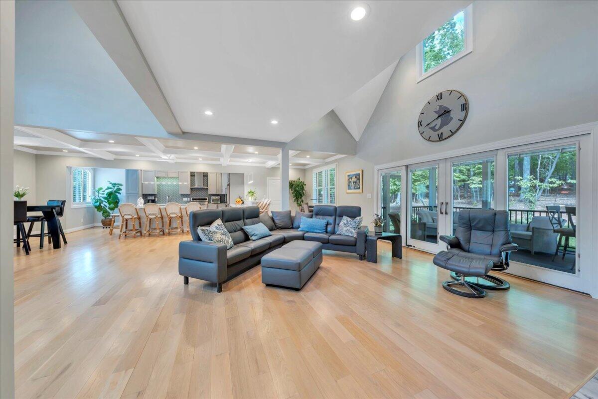 400 Heather LN