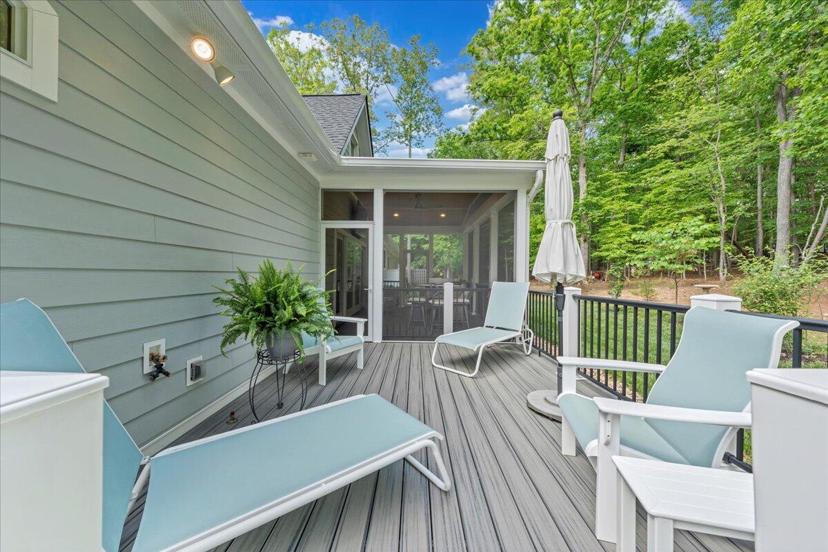 400 Heather LN