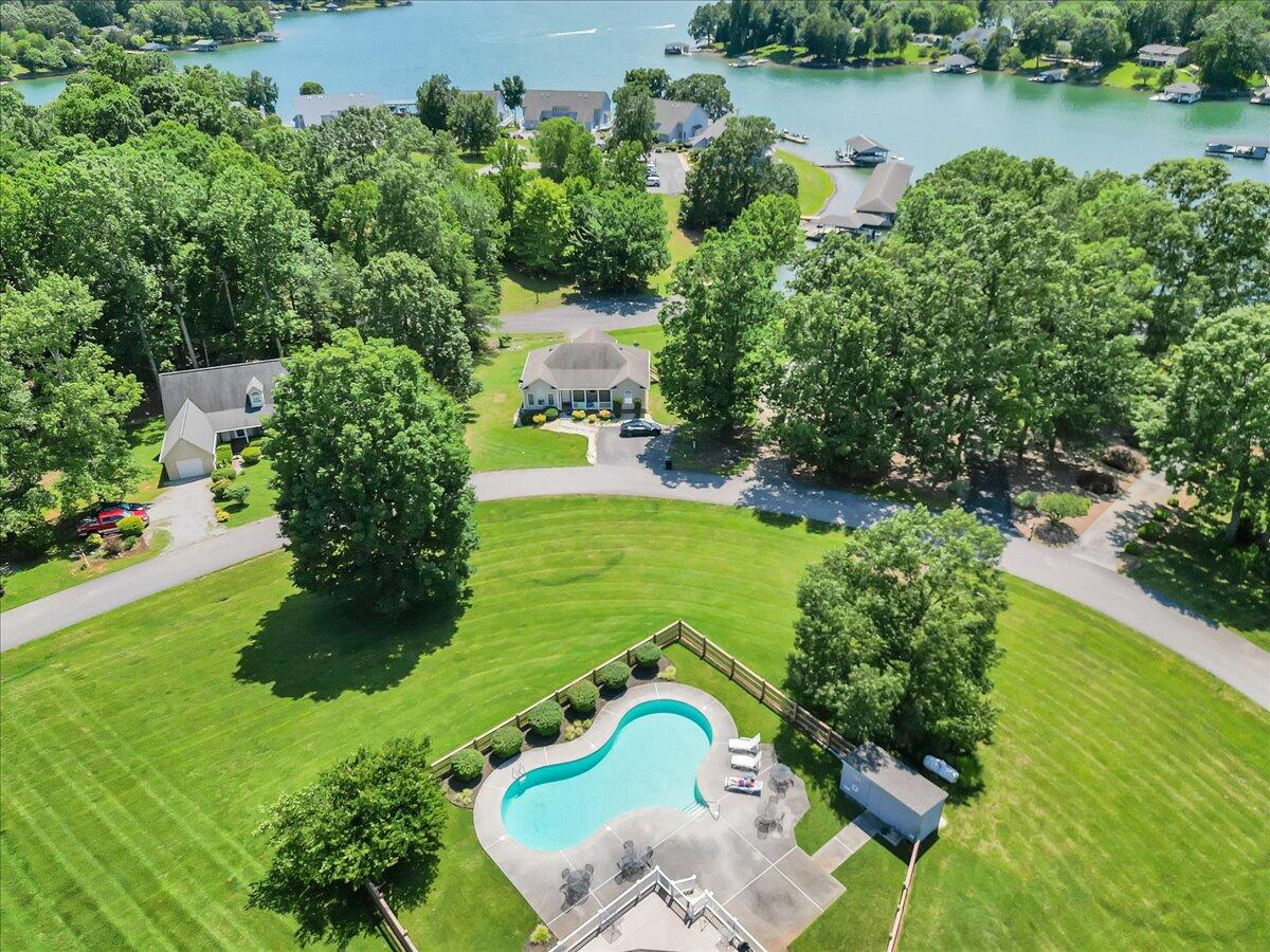 400 Heather LN