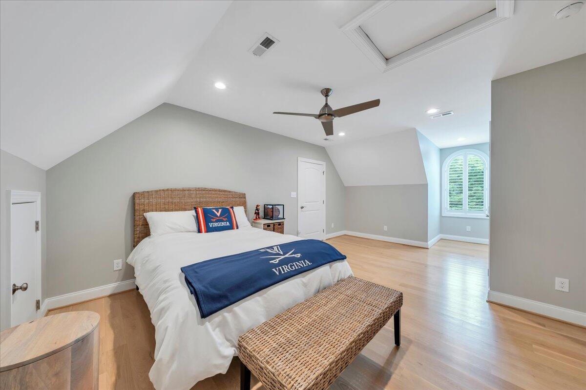 400 Heather LN