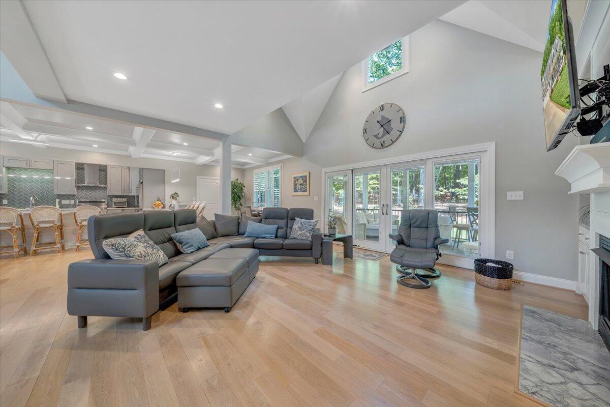 400 Heather LN
