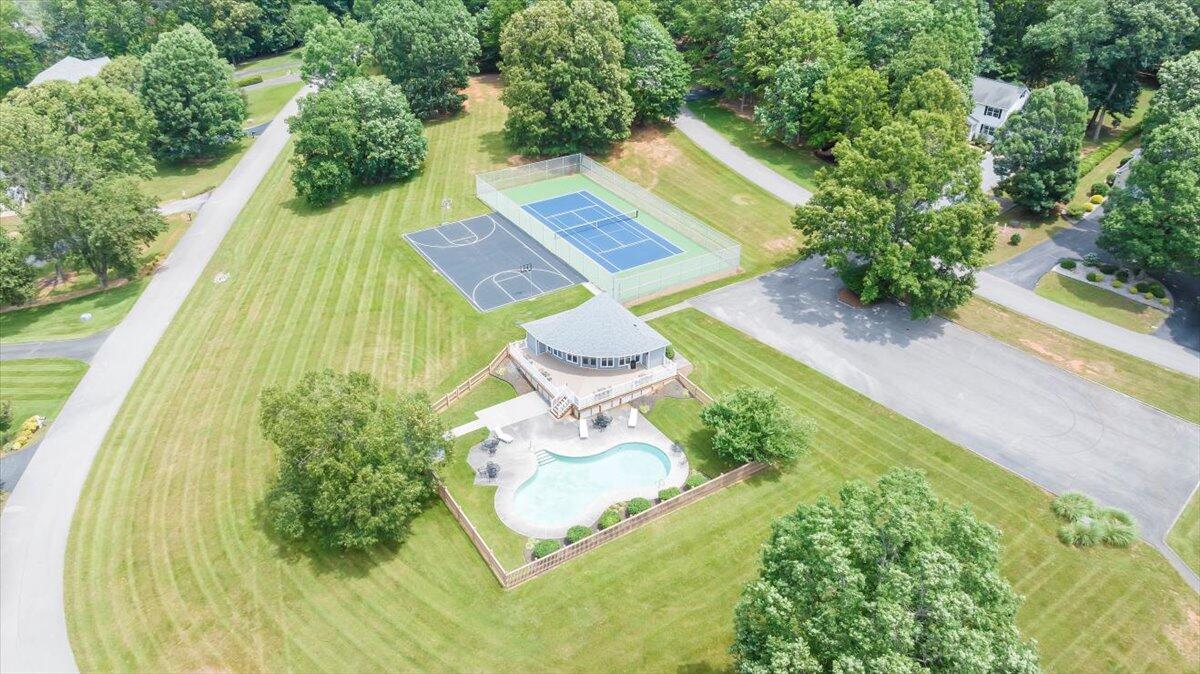 400 Heather LN