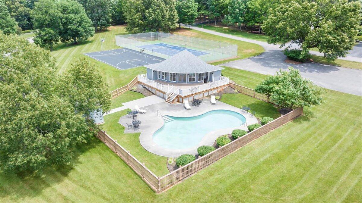 400 Heather LN