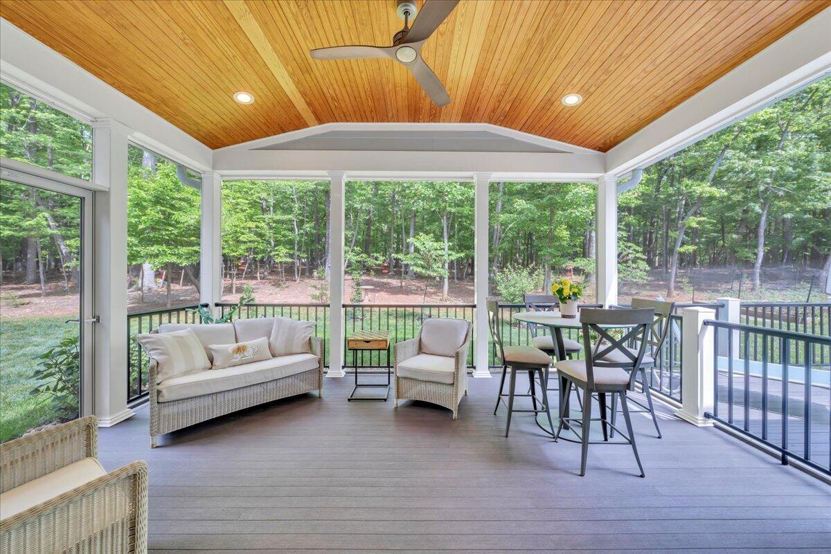400 Heather LN
