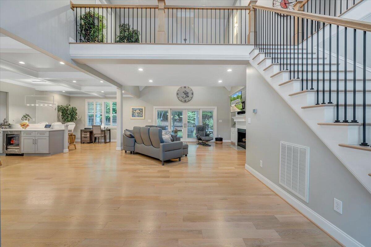 400 Heather LN