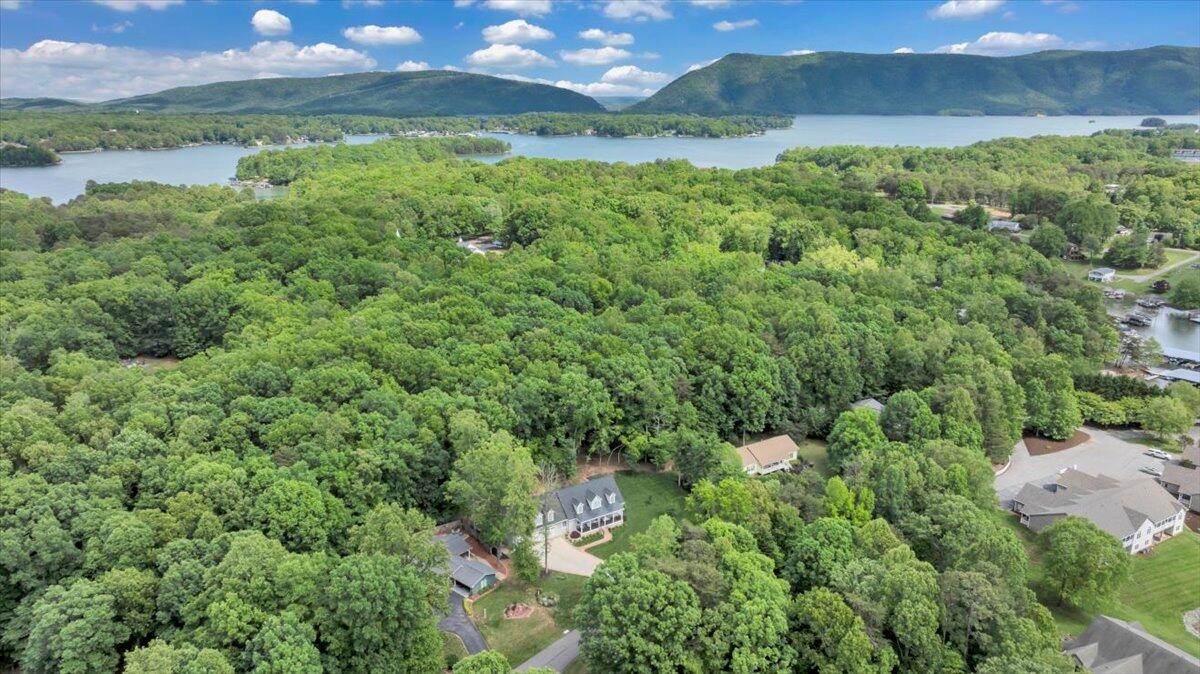 400 Heather LN