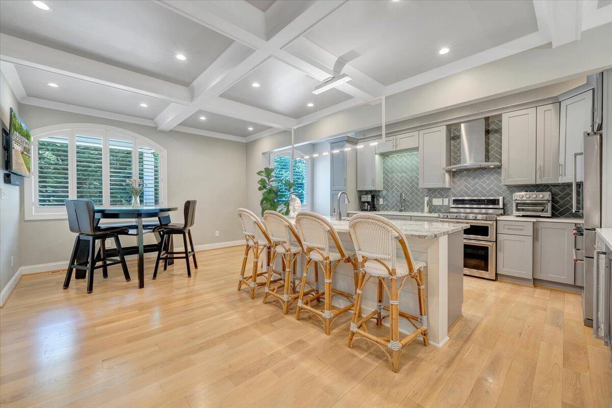 400 Heather LN