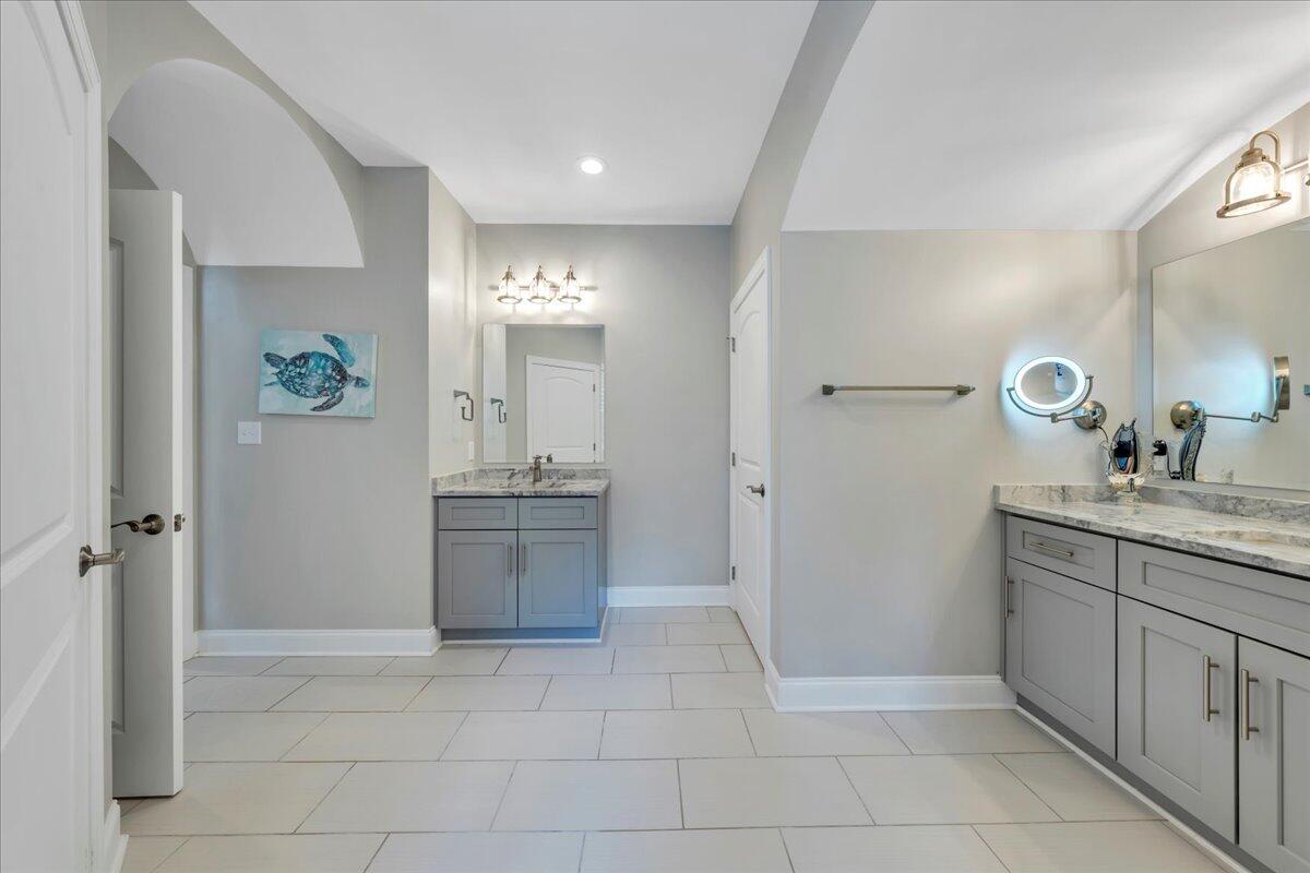 400 Heather LN