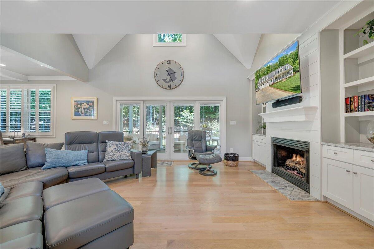 400 Heather LN