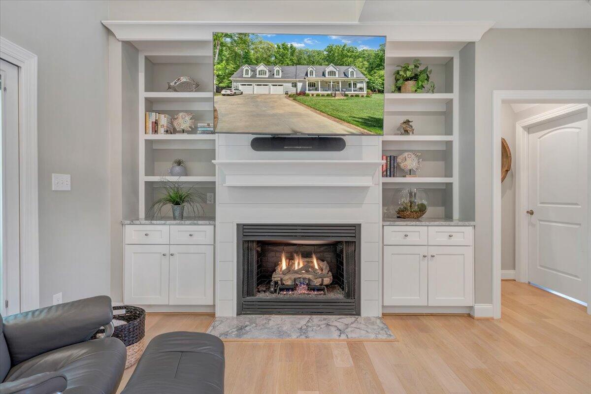 400 Heather LN