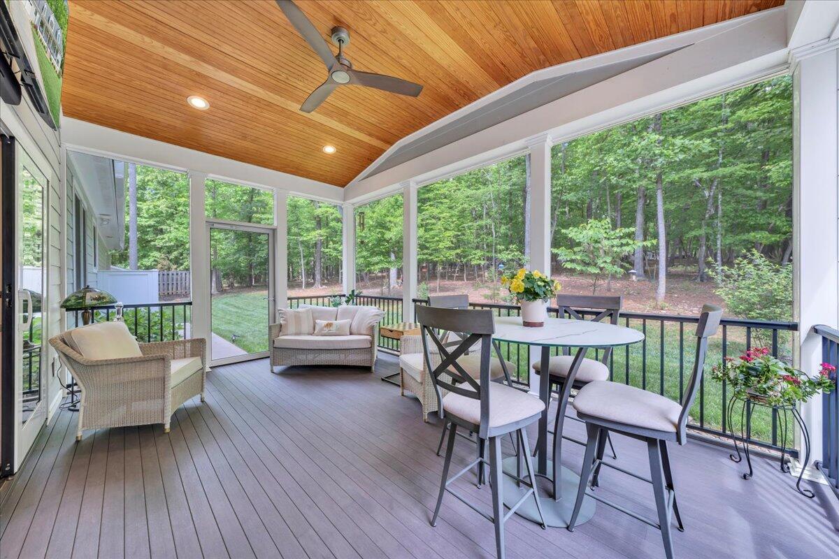 400 Heather LN