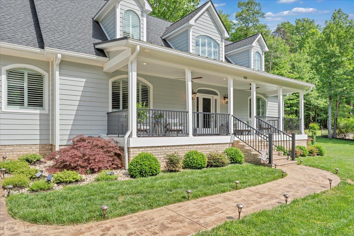 400 Heather LN