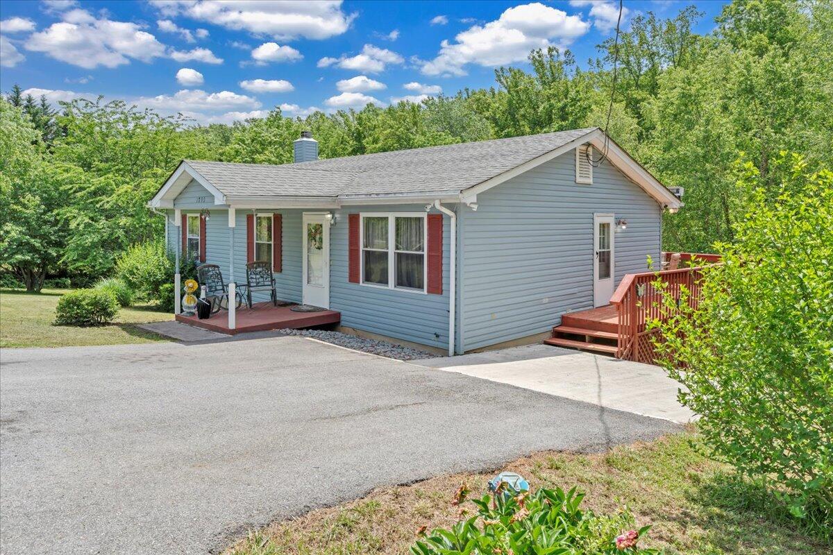1793 Sandy Level RD