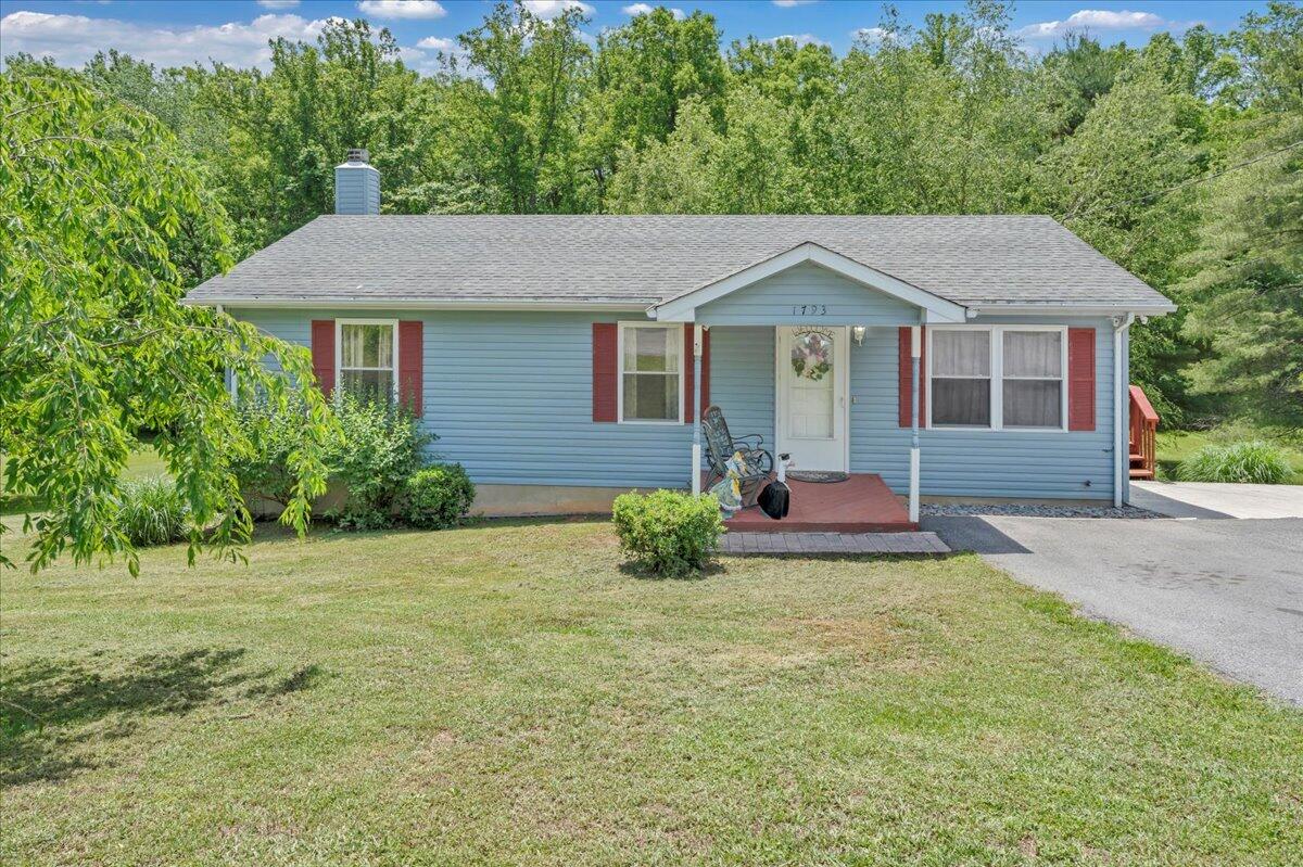 1793 Sandy Level RD