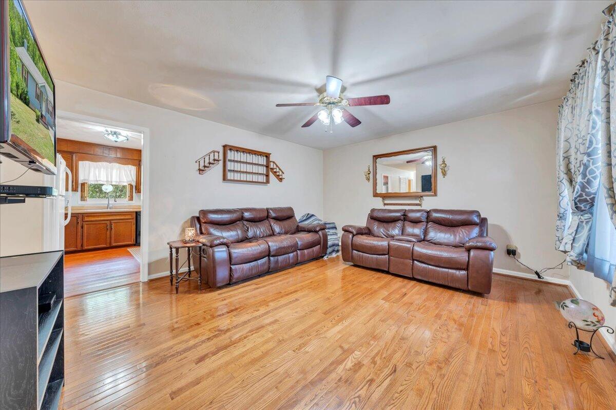 1793 Sandy Level RD