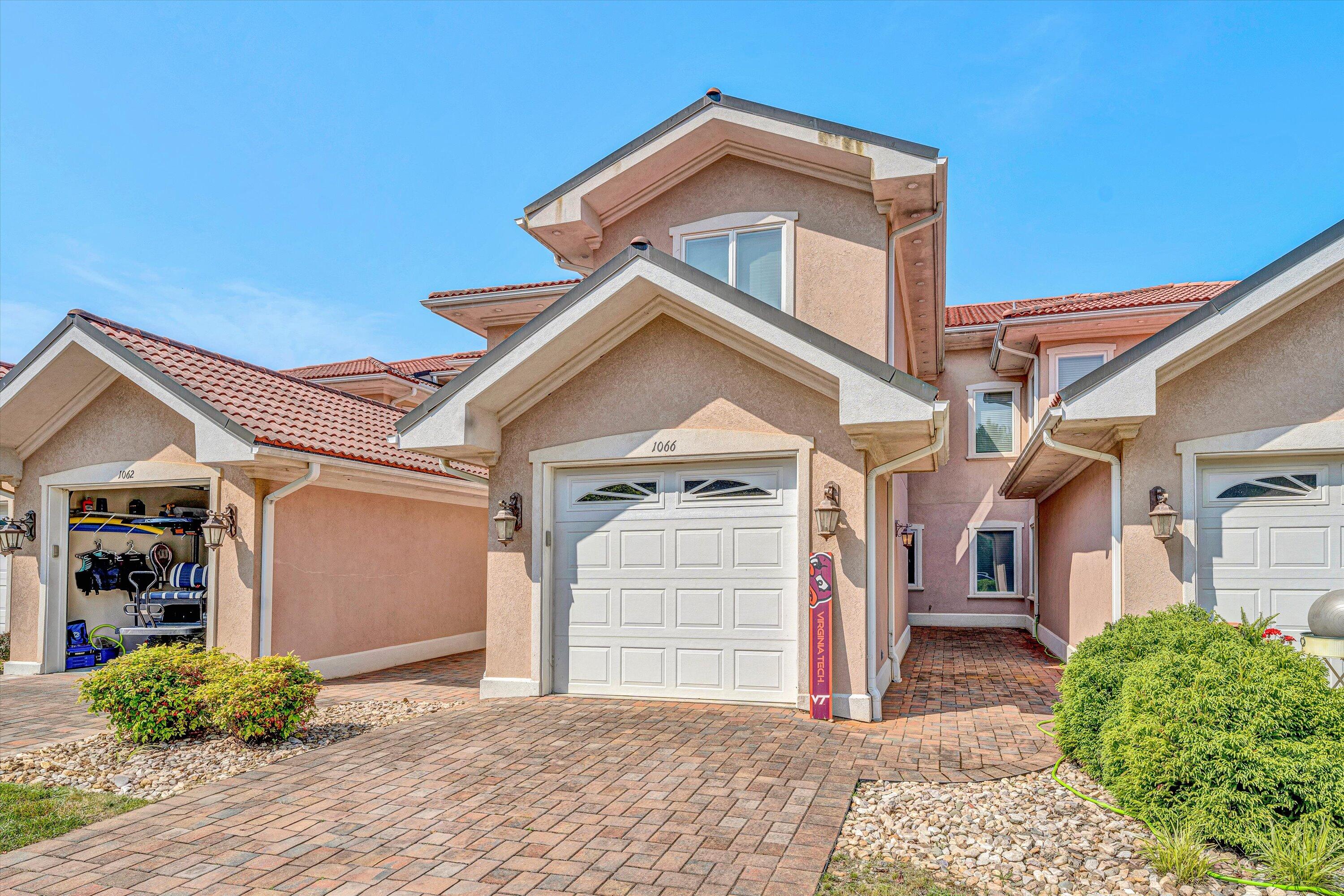 1066 Siesta Key CT