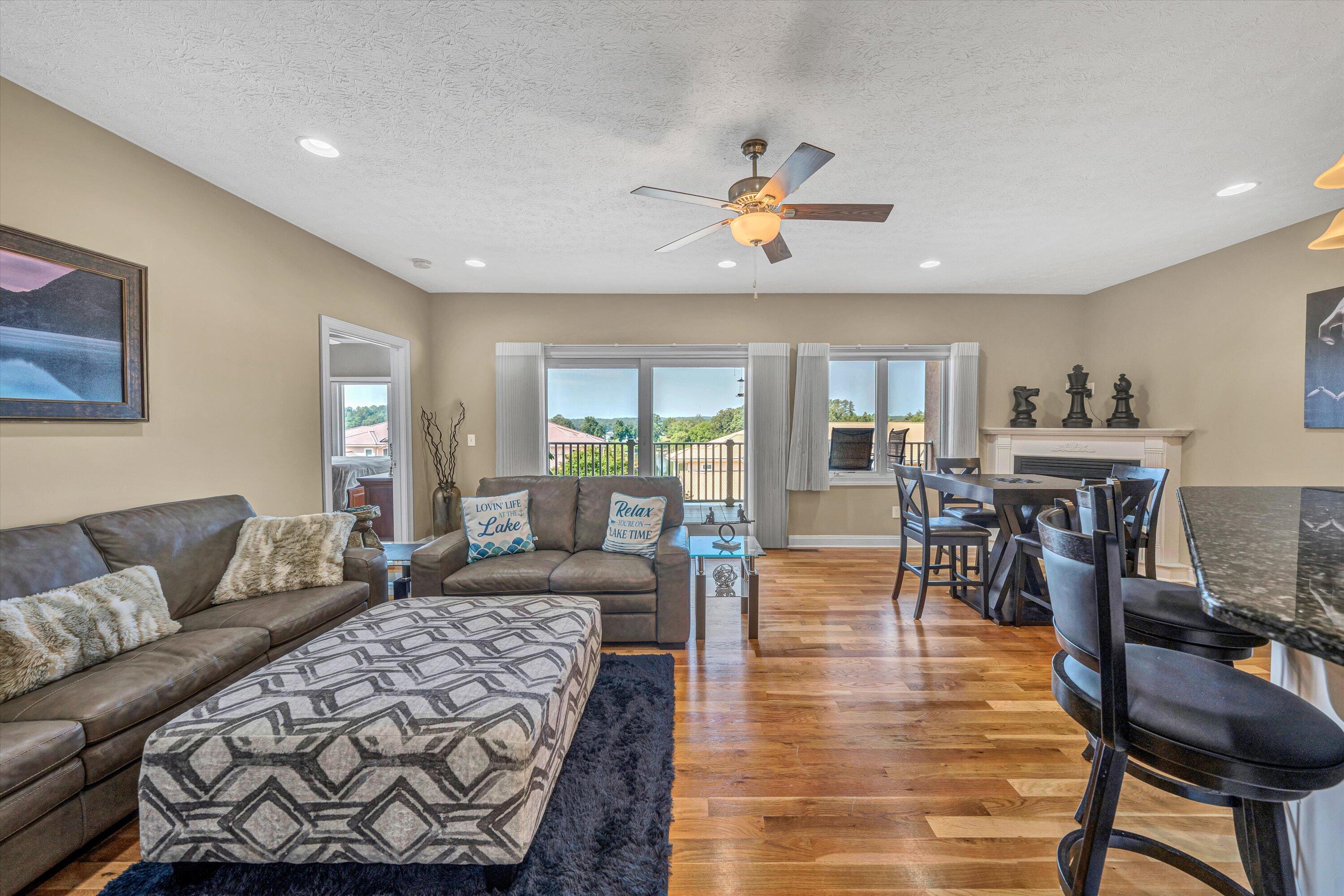 1066 Siesta Key CT
