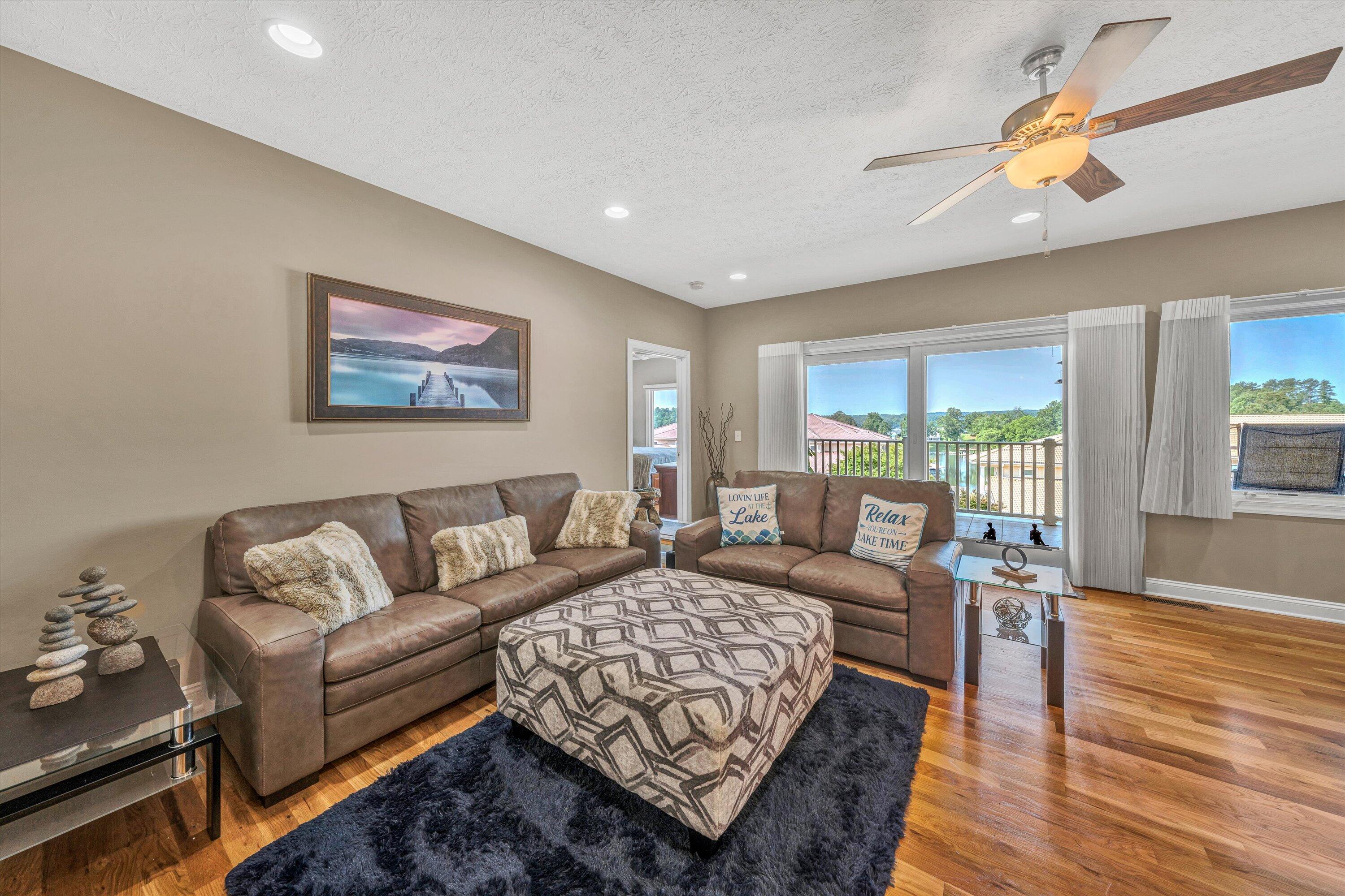 1066 Siesta Key CT