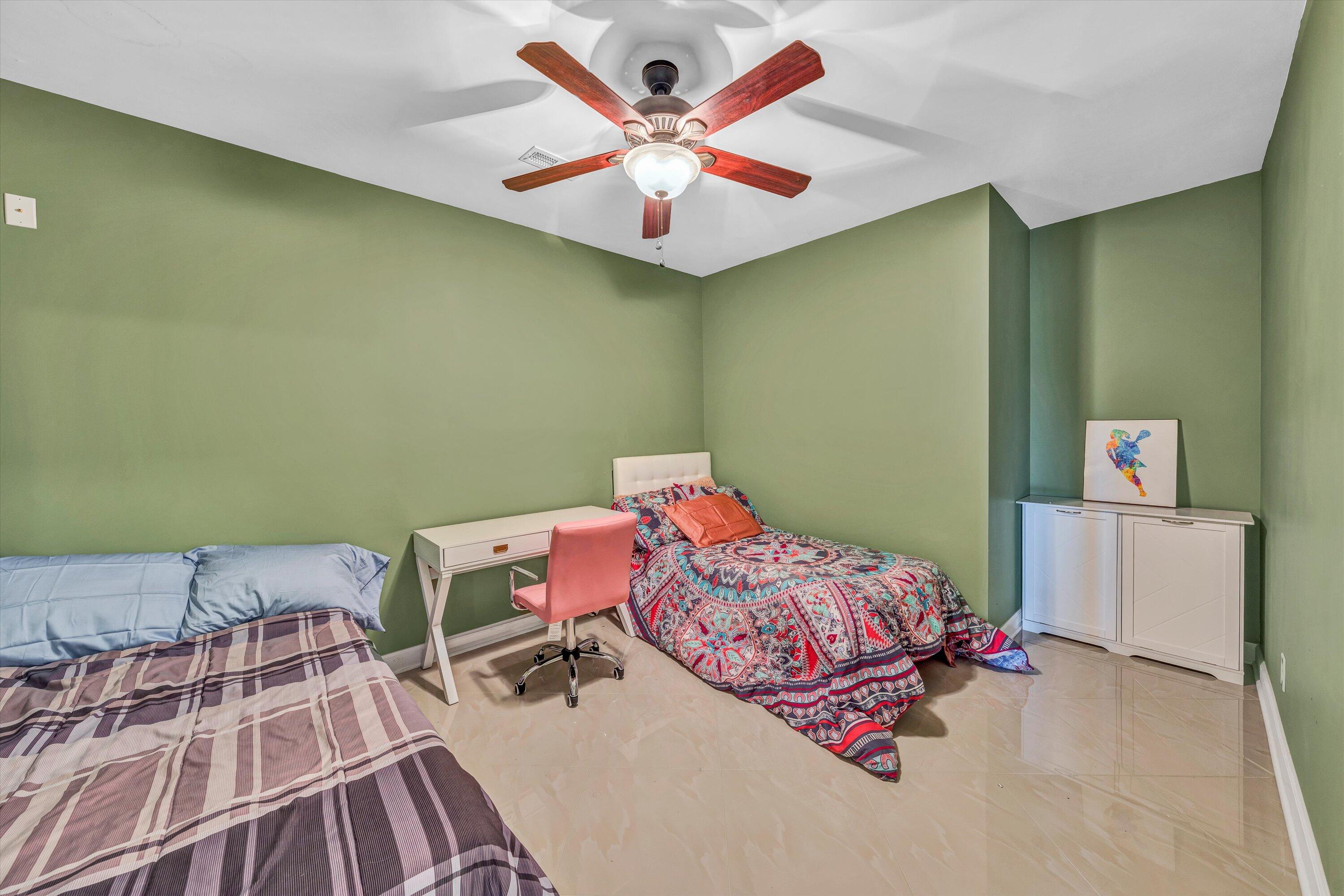 1066 Siesta Key CT