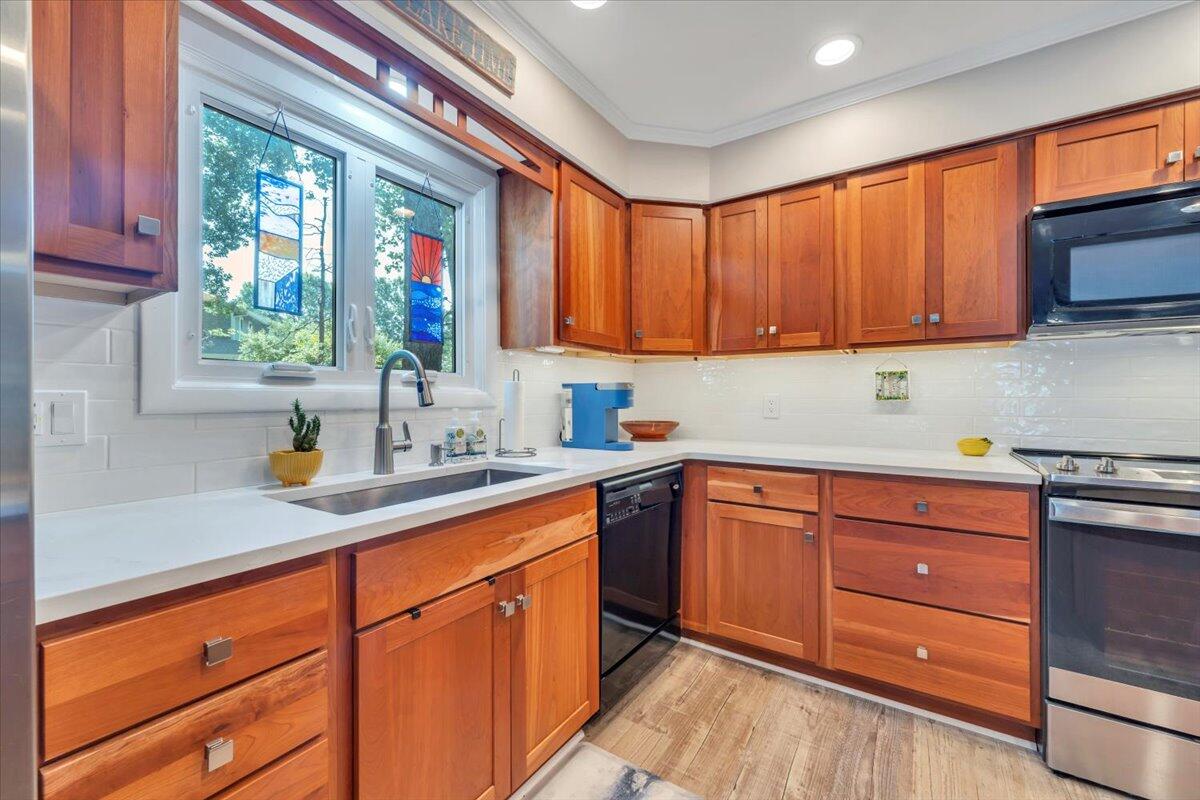 30 Windlass Pointe DR